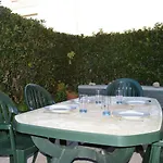 Appartement T2 En Rez-De-Chaussee Avec Terrasse Et Parking A Saint-Cyprien - Fr-1-225D-472