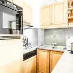 Bright Spacious Two Bed South Facing Family Apartment