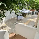 Il Y A Le Soleil, La Campagne Et La Mer