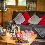 Chalet Himalaya , 10 Person Chalet With 5 Ensuite Bedrooms And Outdoor Jacuzzi In Meribel Centre