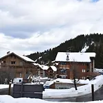 Appartement Cosy 2 Pieces, Proche Pistes Et Commerces - Meribel - Fr-1-180-207