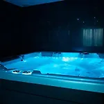 Love Night Marseille Jacuzzi
