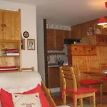 Comfortable And Authentic Apt