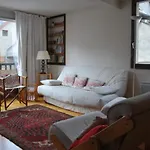 Comfortable And Authentic Apt