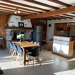 Charme Ancien Revisite : Gite Spacieux Avec Grand Jardin, Equipements Complets, Pres De Guerande. - Fr-1-306-1064