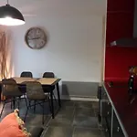 Avec Parking Prive Et Terrasse, Proche Jardin Botanique