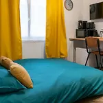 Belle Petite Chambre Privee De 9M2, Avec Sdc Et Wc, Wifi Et Netflix