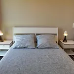 Maison Neuve Lumineuse Avec Jardin, Parking Prive