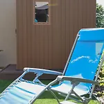 Maison Neuve Lumineuse Avec Jardin, Parking Prive