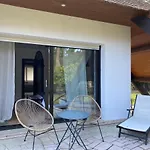 Suite Palmiers Avec Salle De Bains Et Mini Kitchenette