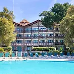 Great Condo Between Golf Course And Beach