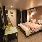 La Chambre Des Onglous
