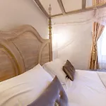 Chambre A Baldaquin Maison De L'Eglise Du Couvent