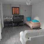 Appartement Individuelle Refais A Neuf,Ds Maison De Maitre,6 Couchages Dont Un Lit Kingsize,Cuisine Avec Lave Vaisselle,Rue Privative Pour Se Garer, Accessibilite Au Jardin