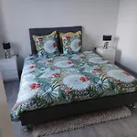 Appartement Individuelle Refais A Neuf,Ds Maison De Maitre,6 Couchages Dont Un Lit Kingsize,Cuisine Avec Lave Vaisselle,Rue Privative Pour Se Garer, Accessibilite Au Jardin
