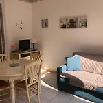 Appartement Avec Cour A 50M De La Plage