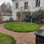 Appartement Individuelle Refais A Neuf,Ds Maison De Maitre,6 Couchages Dont Un Lit Kingsize,Cuisine Avec Lave Vaisselle,Rue Privative Pour Se Garer, Accessibilite Au Jardin