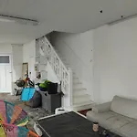 Appartement Individuelle Refais A Neuf,Ds Maison De Maitre,6 Couchages Dont Un Lit Kingsize,Cuisine Avec Lave Vaisselle,Rue Privative Pour Se Garer, Accessibilite Au Jardin