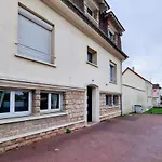 Nice Apt In The Center Near Station And The Beach