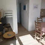 Beau Studio Avec Piscine Quartier Du Golf, A 50M De La Mer