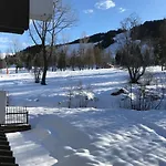 Studio With Balcony And Views Of The Golf Course And Surrounding Mountains