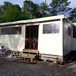 Bungalow Charmant A Saint-Julien-En-Born Avec Piscine Partagee