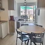 A 600M De La Mer - Coquet Appartement Avec Terrasse