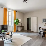 Large Modern And Calm Flat At The Doors Of Panier In Marseille - Welkeys