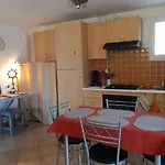 Au Milieu Des Vignes