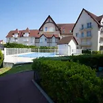Appart Residence Proche Plage Avec Piscine Et Parking Couvert Prive