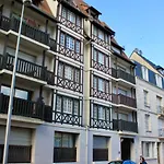 Apartment Castel Saint Clair