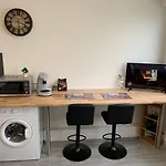Studio Entierement Renove Avec Parking Gratuit