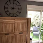 Agreable Maison De Ville ,Calme Avec Tous Les Commerces A 150M