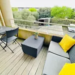 Lovely Apartment With Balcony Near The Lake