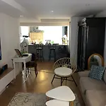 Agreable Maison De Ville ,Calme Avec Tous Les Commerces A 150M