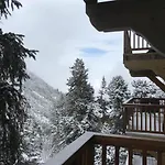 Stylish Ski-In Ski-Out 3 Bed Apartment, Arc 1950