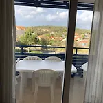 Appartement Climatise Avec Piscine & Mer Bleu Marine