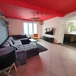 Grande Maison Avec Terrasses Ensoleillees - Large House With Sunny Terraces