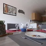 Un Appartement Sur La Marina De St-Gilles