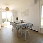 Une Grande Maison Pour 10 Proche De La Mer