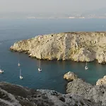 Les Pieds Dans L'Eau Sur L'Ile Du Frioul