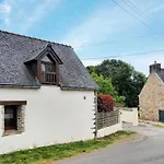 Gorgeous Home In Moelan Sur Mer With Kitchenette
