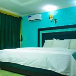 Brighton Hotel And Suites