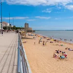 Fouras - T2 Hyper Centre Les Pieds Dans Le Sable !