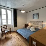 Charmante Maison Oleronnaise Avec Jardin, 3 Chambres, Centre Bourg, Proche Plage, Parking Prive. - Fr-1-246A-130