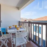 Appartement De Caractere Avec Balcon Et Parking A 2 Pas De La Plage, Centre Historique De Saint-Jean-De-Luz - Fr-1-4-577