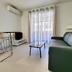 Cosy 20M With Balcony Near The Beaches