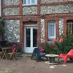 Les Mouettes, A Moins De 50 Metres De La Plage