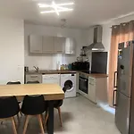 Appartement T2, Residence Au Calme. Parking Prive
