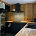 Chalet 6 Chambres Avec Jacuzzi Et Parking, La Tania - Fr-1-513-72